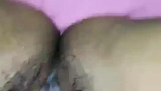 Hairy wet peruvian pussy on cam