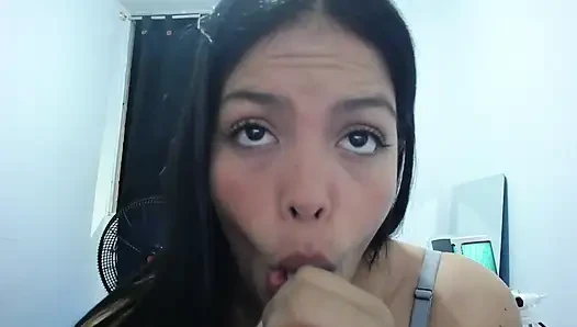 "Meine erste show vor der webcam - zieht sich für dich aus"