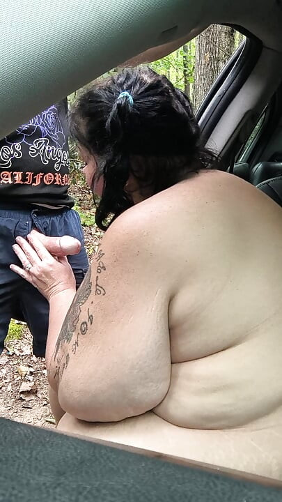 Παίρνει αυτόν τον κόκορα σκληρά, ω, είναι έτοιμος να χύσει