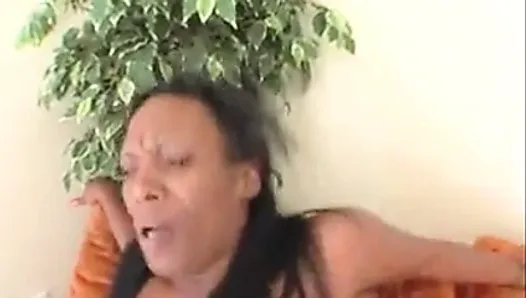 Mãe negra gostosa e tesuda