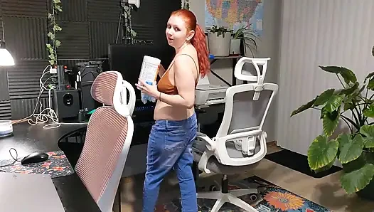 sokumu ev ofisinin tozlarını teşhir ediyor