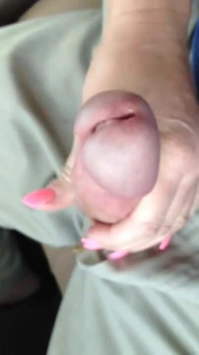 Car handjob with pink nails