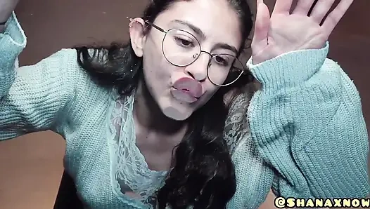 FETISH MELUDAHI, MUNCRAT, DAN KENCING DI DALAM MOBIL (BAGIAN 1)