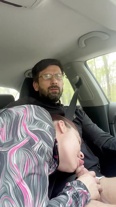 Ze kon niet wachten - milf pijpbeurt en aftrekken tijdens het rijden - openbare autoseks Kingyordanov