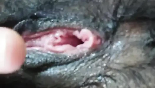 Desi geiles mädchen masturbckt mit einem dildo