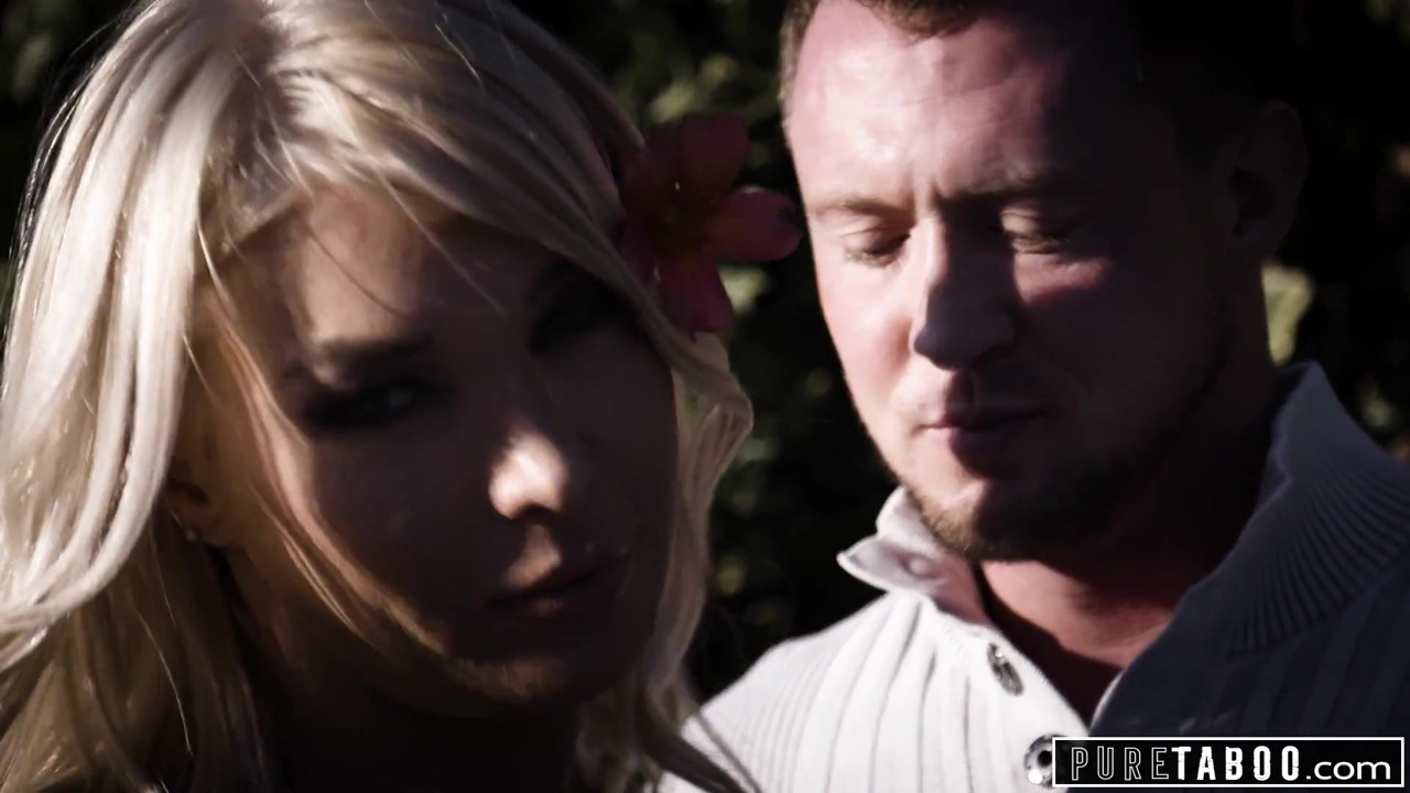 純粋なタブー、セクシートランスガールが悲しみの男をやる