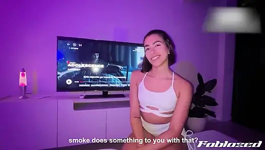 İçeride değil! Spor salonundan sonra komşumu ziyaret ettim ve sonunda seks yaptık