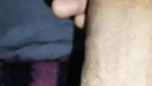 Penisimin başını yalayıp emiyor seni memnun edecek