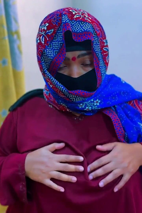 Arab Hotel BBW Maid Was Horny in Saudi Arabia & I See Her Big Ass & Big Tits & Start Masturbat