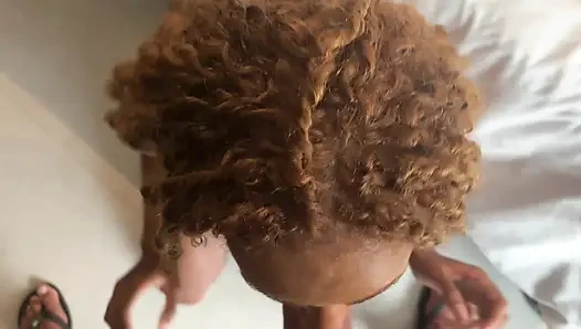 Sıska zenci sürtük büyük beyaz bir yarağın nasıl hissettirdiğini buldu (bölüm 1)