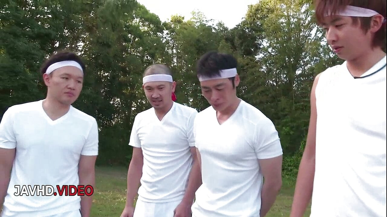 La salvaje aventura de Sara Saijo en una gangbang japonesa al aire libre