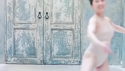 32-jährige berühmte ballerina mit einem super heißen nackten Körper, ihre titten sind so gut. Teil.3
