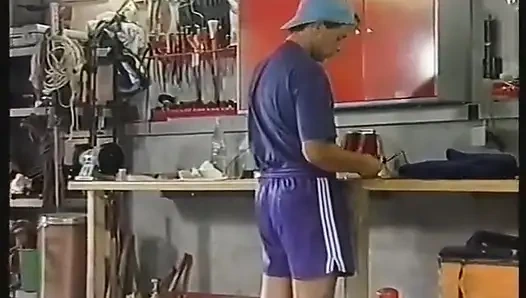 Lockiges blondes teen gibt blowjob und bekommt ihren engen arsch gefickt