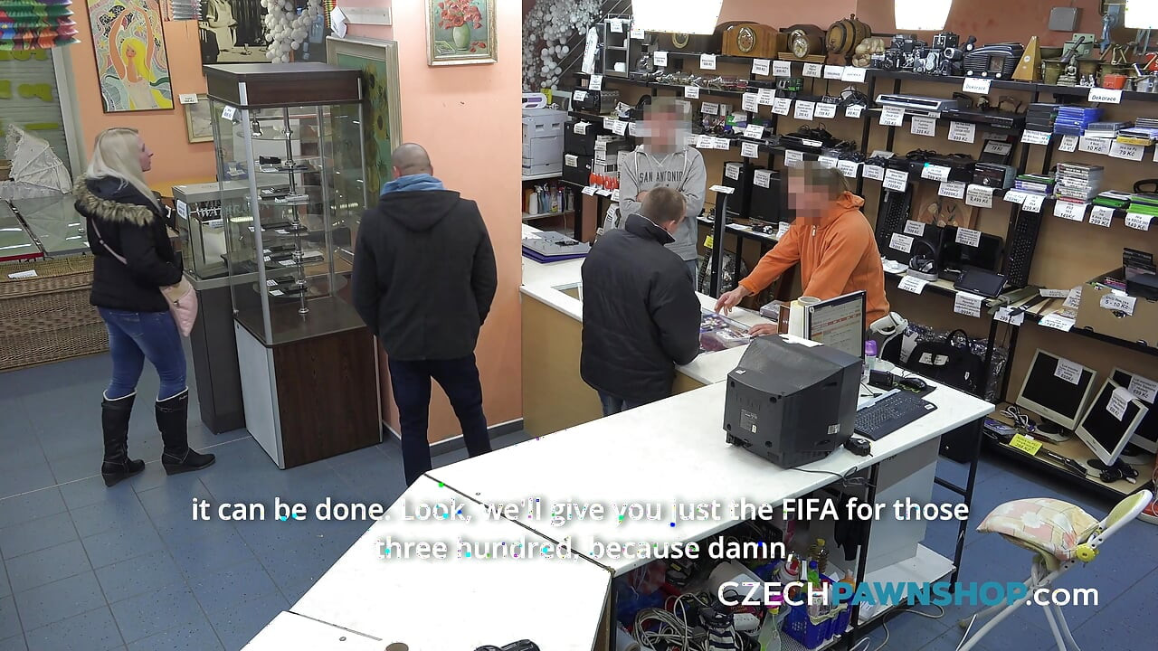 The woman with the handbag likes to swallow (CzechPawnShop)