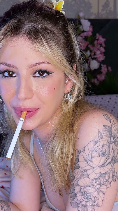 100s Cigarette Smoking Brazilian Ass in Air