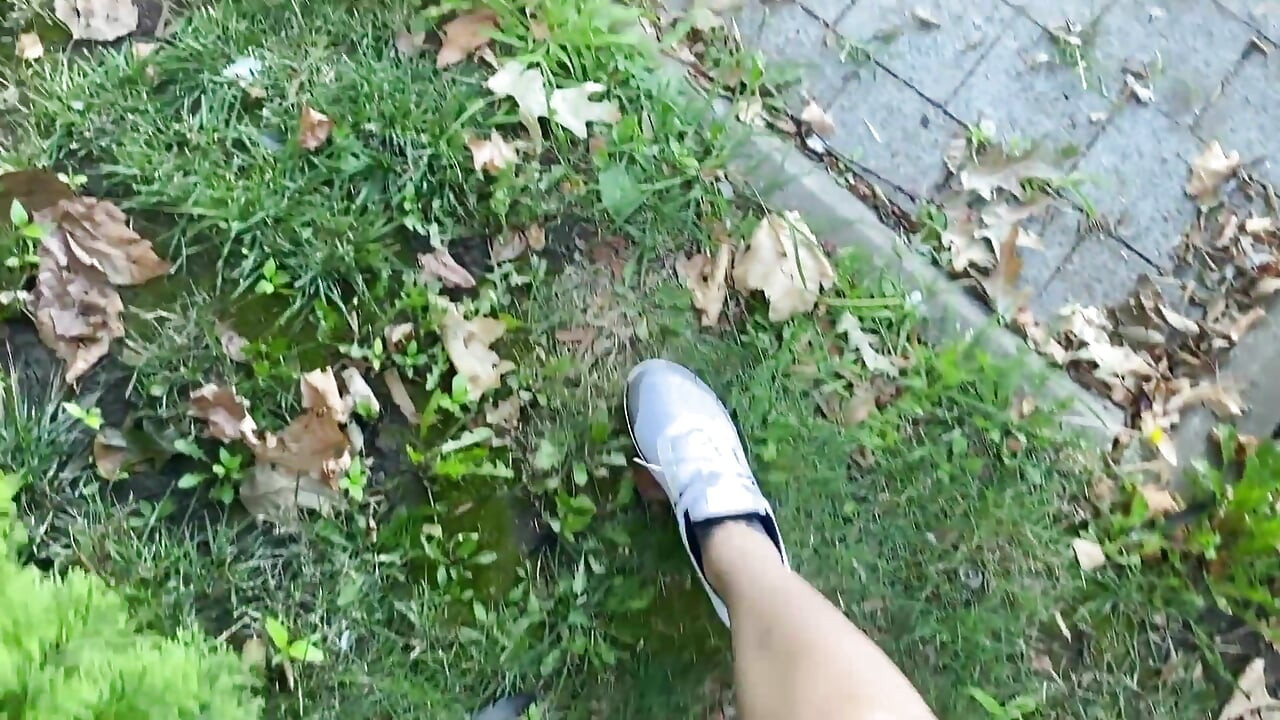 Kaki kasut kotor luar menghirup