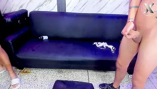 Suami selingkuh nyepong kontol pria lain