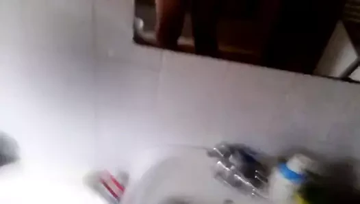 Şişkinlik ve popo altının gösterişli görüntüsü