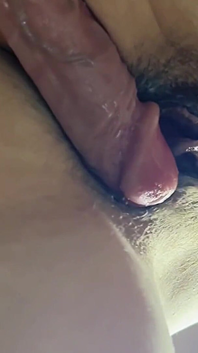 สาวเวอร์จิ้นวัย 18 ปีข้างหลัง ดิลโด้ขนาดใหญ่ถูเธอและทําให้เธอน้ําแตก!!! | คลิป 2