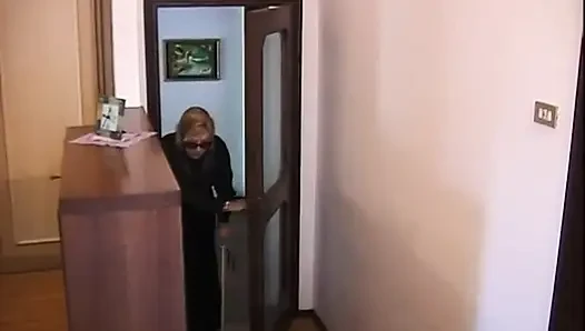 Nine azgın ve iyi bir sikişe ihtiyacı var