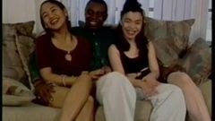 Schwarzer Schwanz fickt zwei asiatische Mädchen, Satomi & Vivian