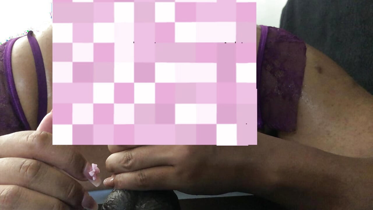 Dicker Sissy-Femboy gibt einen sabbernden Blowjob und reitet ihren Dildo