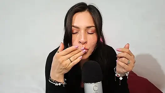 Asmr kiss, kulaklarını ısırıyor ve okşuyor