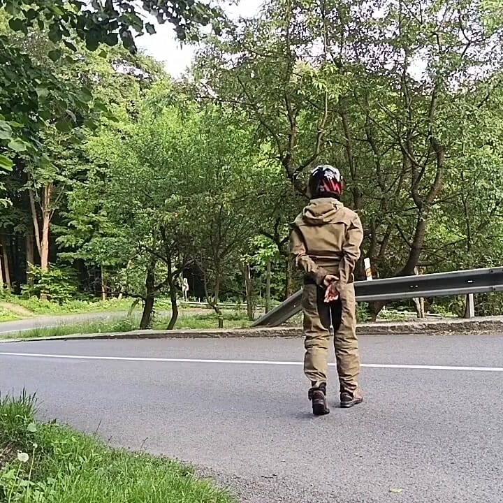 Jerking off in Public on the Road Near a Spring, Caught by a Young Man Masturbating Completely Naked