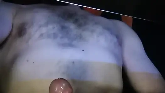 Önden görünüm... sert af.... Mastürbasyon yapıyor... Sert boşalıyor