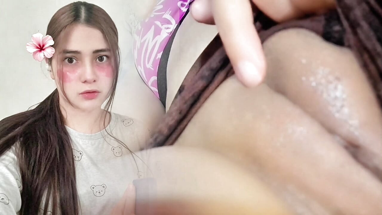Kantot sa cute na virgin na nagtapos sa maruruming panty