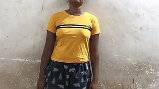 Chica india de la escuela caliente tetas grandes