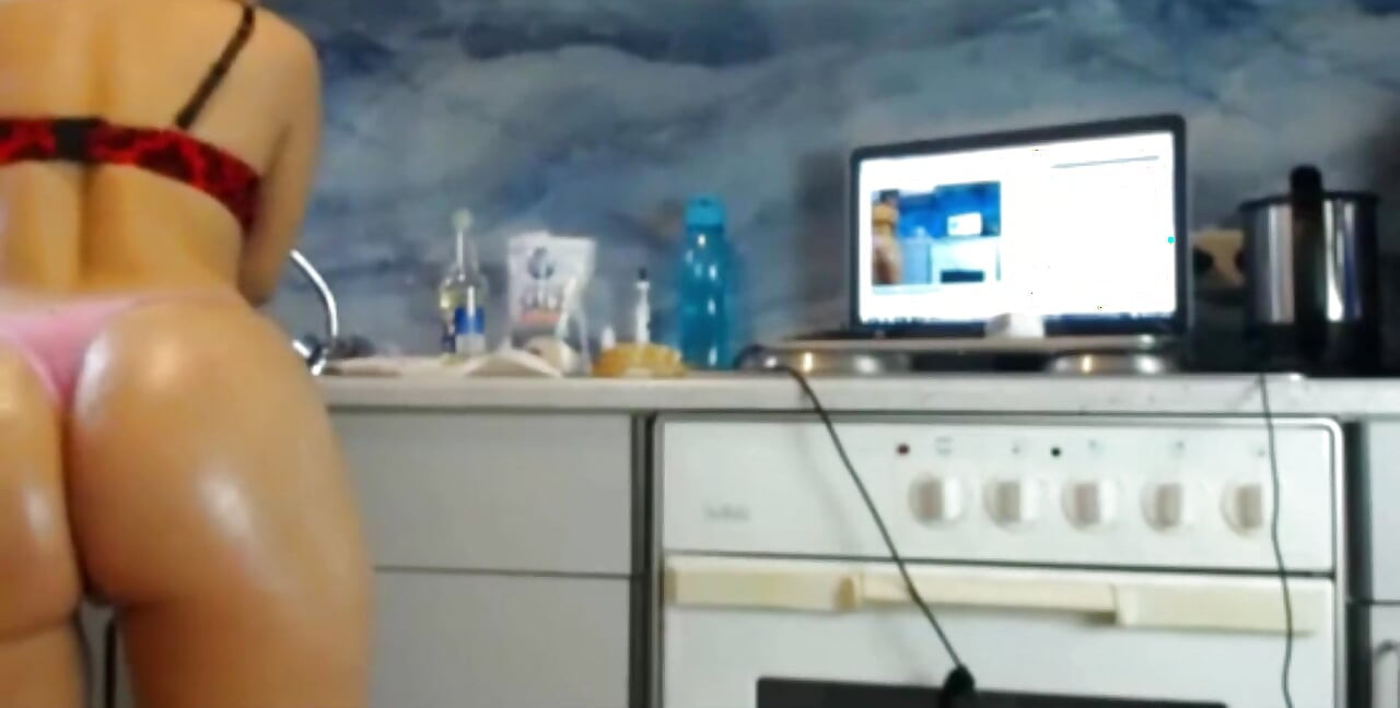 热辣的性感女郎在直播中玩