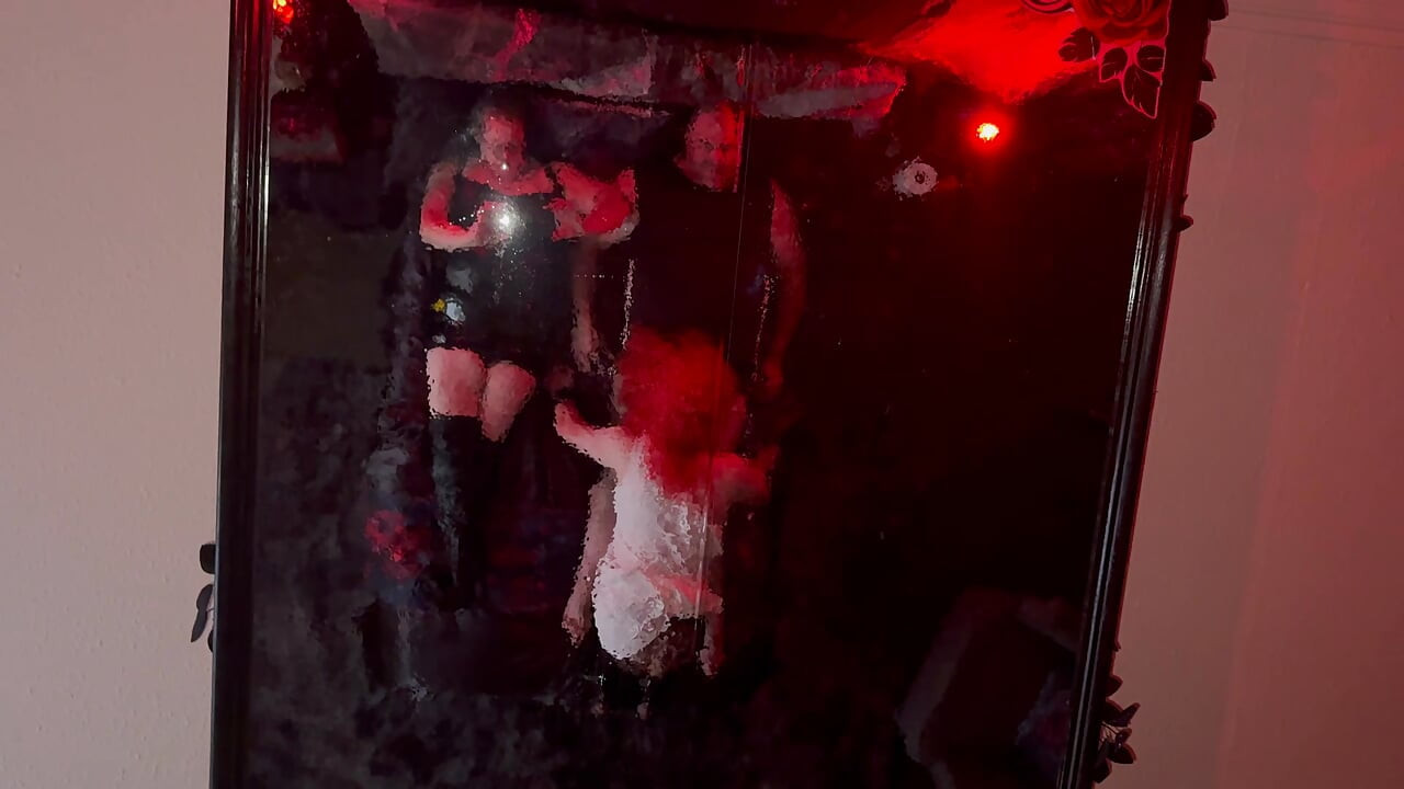 भाग 2:- Marie को अपने मालिकों को खुश करने के लिए पिशाच कक्ष में ले जाया जाता है!