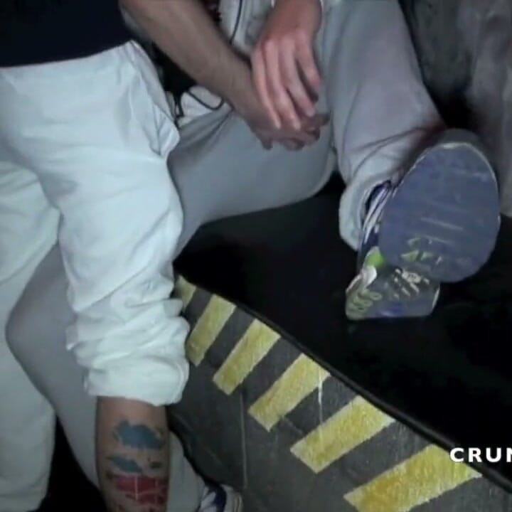 年轻的Scally男孩被运动鞋支配的坏男孩性交