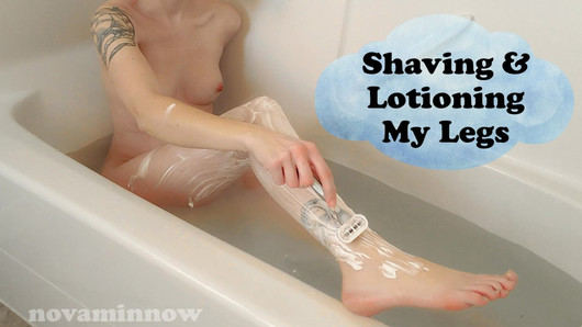 Nova Minnow Shaving Legs in Bath and Lotion sur les pieds