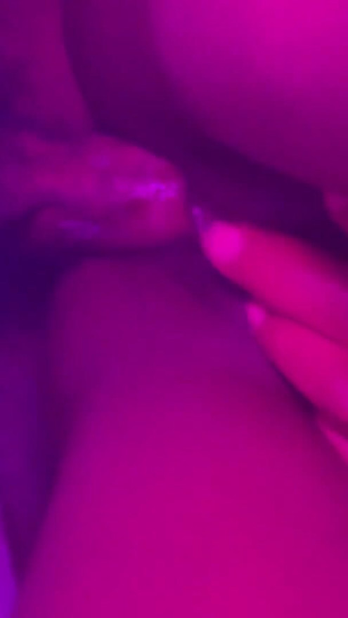 大黑屌穿透非洲黑人少女的嫩屄 近距離後景 | 短片 1