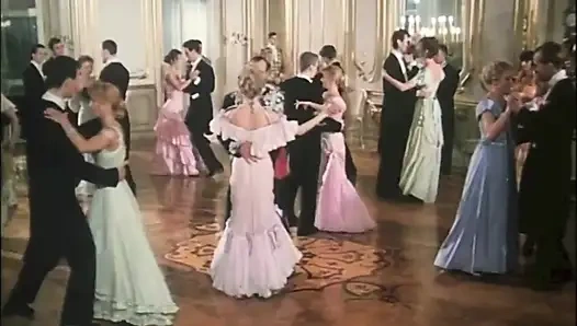 Лесбийские Любви, Анальный Секс И Тройки Во Время Бала Xix Века