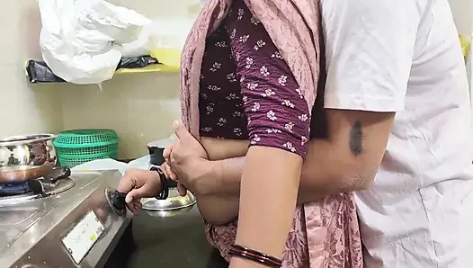 Saree kalça basını göbek romantizmi