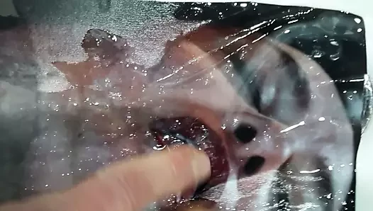 Omaggio di sperma e piscio alla bellissima Mariangela