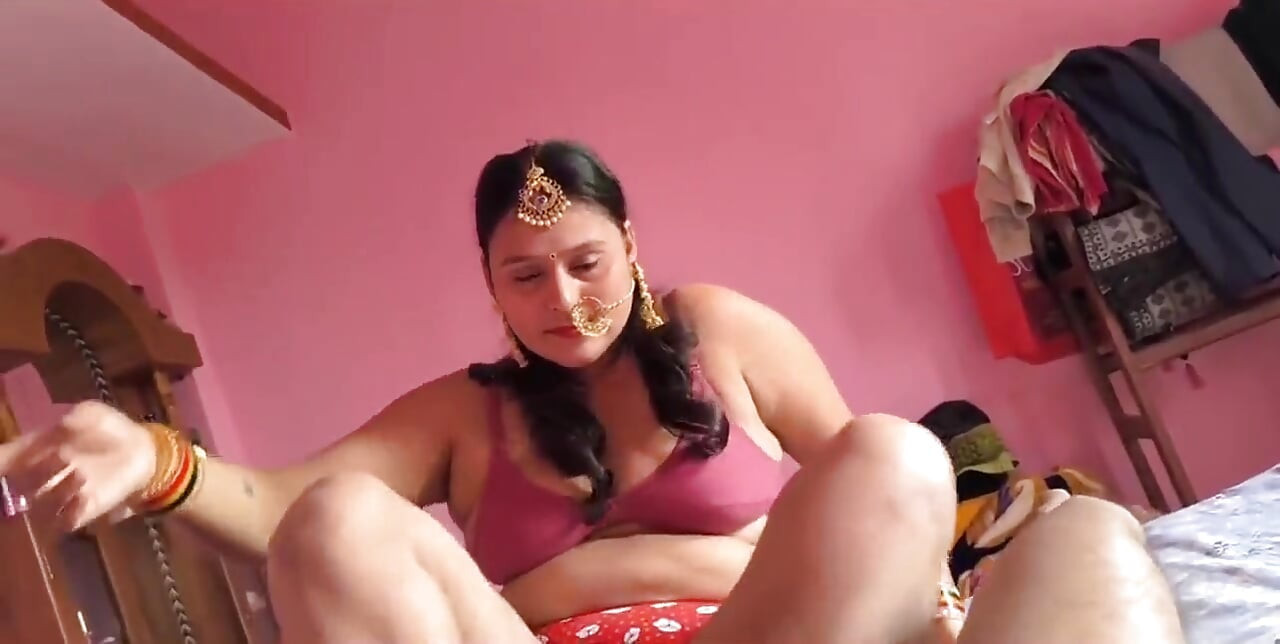 Güzel azgın üvey annenin sulu genç seksi
