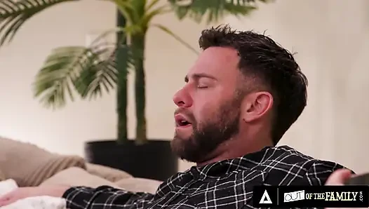 OUT OF THE FAMILY - stieftochter jade valentine verführt stiefvater zu einem harten analsex, während ehefrau weg ist