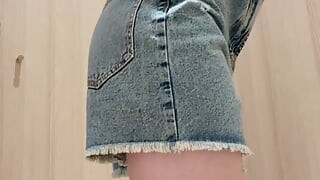 Pervert publicly masturbates in fitting room of retail outlet
