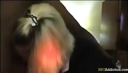 Kecanduan BBC - video porno amatir dan buatan rumah 100%. Tante seksi ini kecanduan kontol besar pria kulit hitam dan pria antar ras