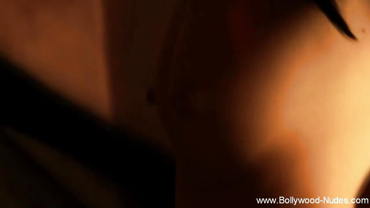 Deva Dassi的裸腰诱惑