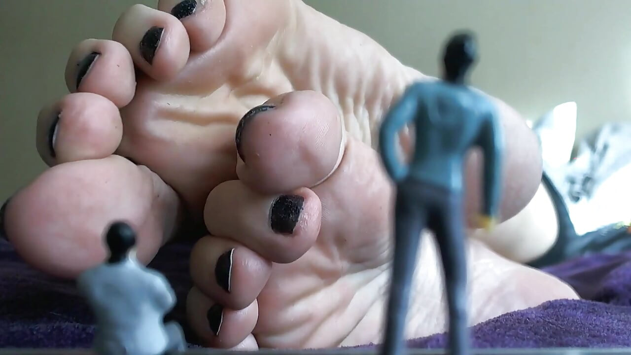Giantess Tiny Man POV Foot Ignore