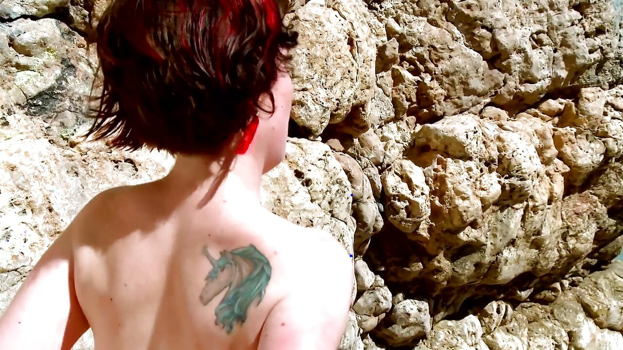 Seks pantai dengan awek muda yang cantik