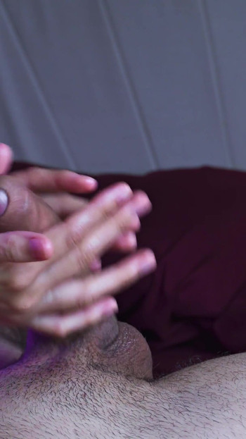 Branlette sensuelle - masturbation de bite bien dure et éjaculation énorme ! | Clip 2