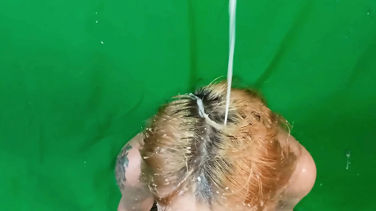 Pretty little MILF get's a mega facial
