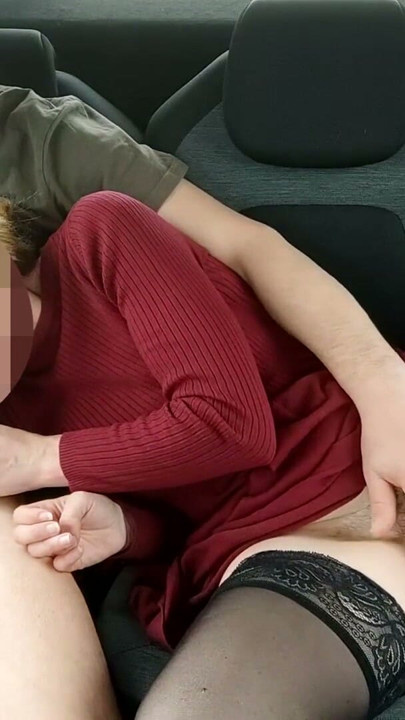 공공 주차장에서 섹시한 프랑스 교사를 따먹어 남편에게 무작위로 모르는 놈의 자지를 빨아 - Misscreamy | 클립 1