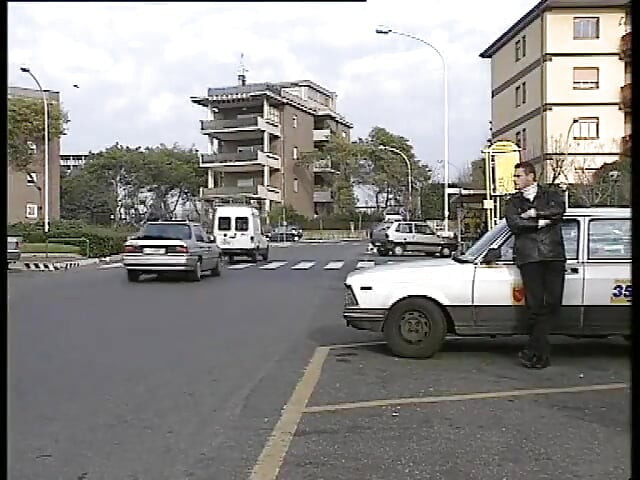 タクシー運転手が寝室で熱い女性を激しく突く